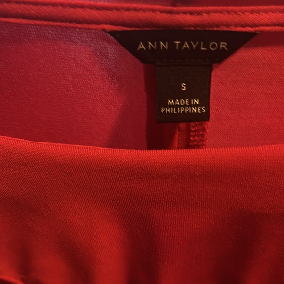 Ann Taylor  cold shoulder top size small - Picture 2 of 4